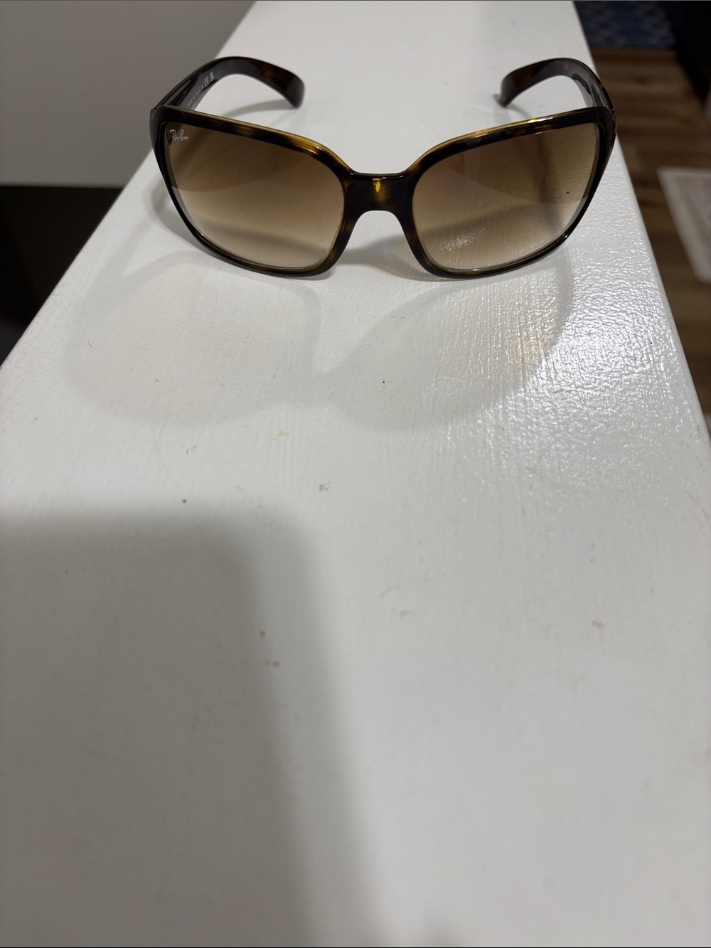 Ray-Ban Women’s Tortoiseshell Frame with Brown Gradient Lenses Sunglasses